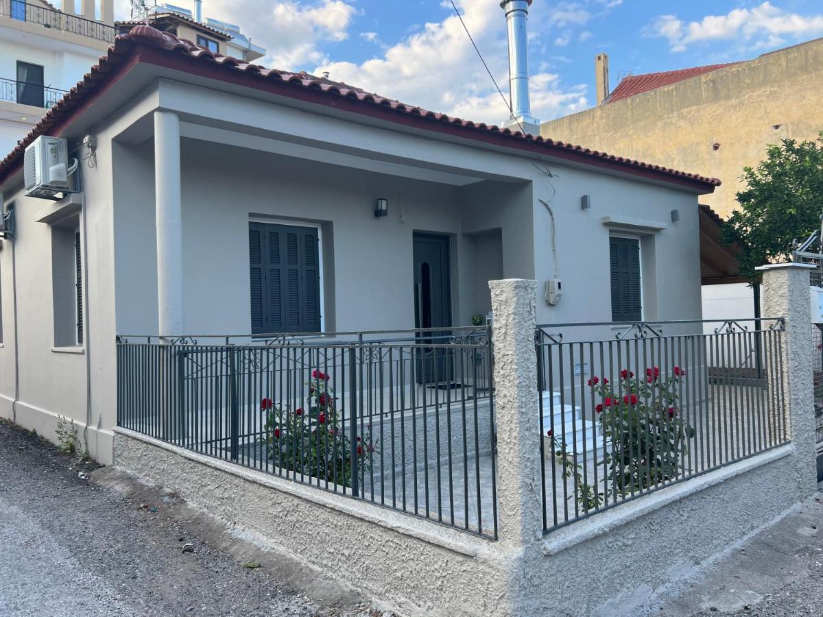 Όμορφη Μονοκατοικία Με 2 Υπνοδωμάτια Και Τζάκι Návpaktos Eksteriør bilde